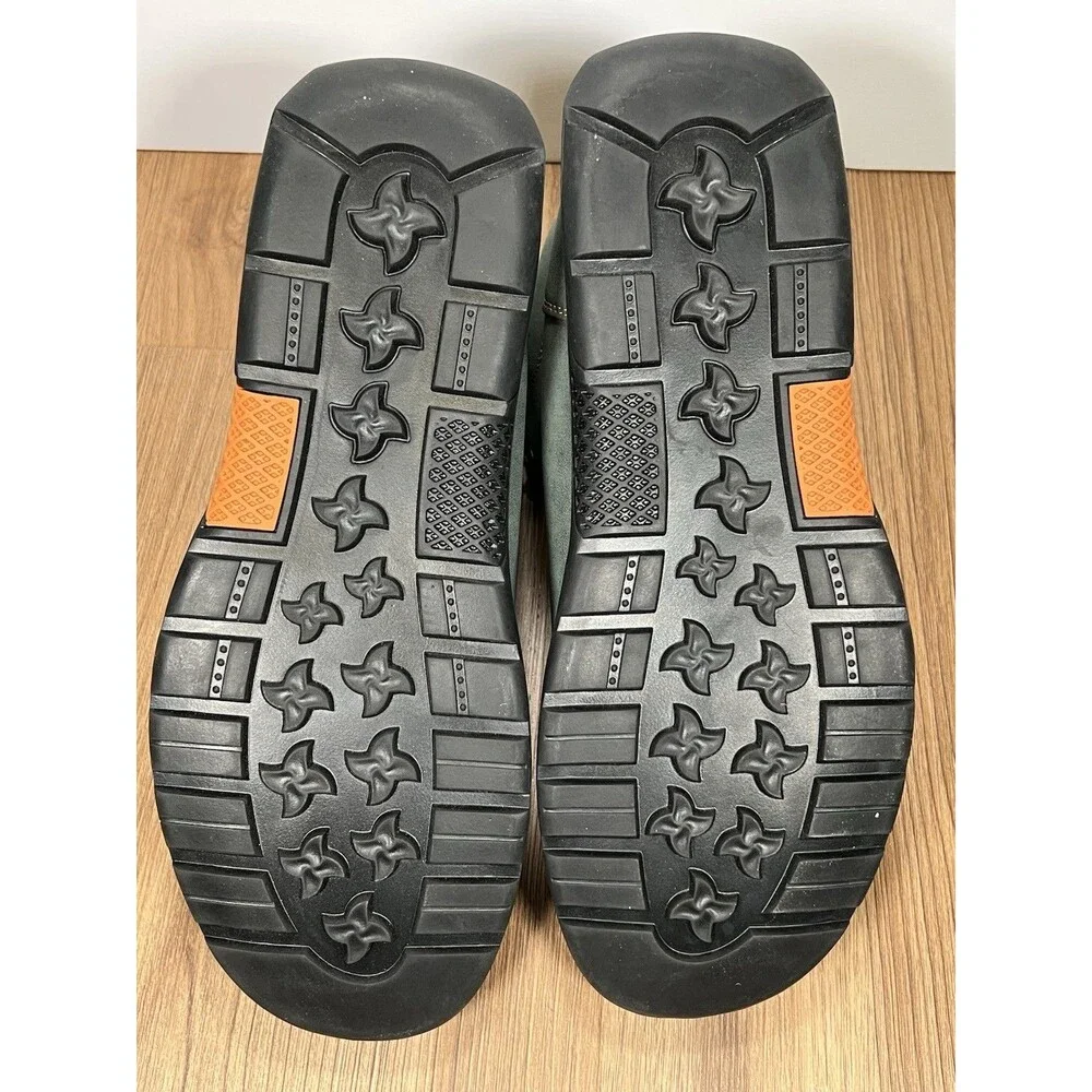 Salkin barefoot outdoor
